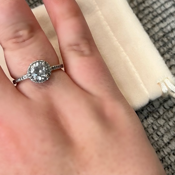 Pandora round halo Ring - Picture 4 of 4